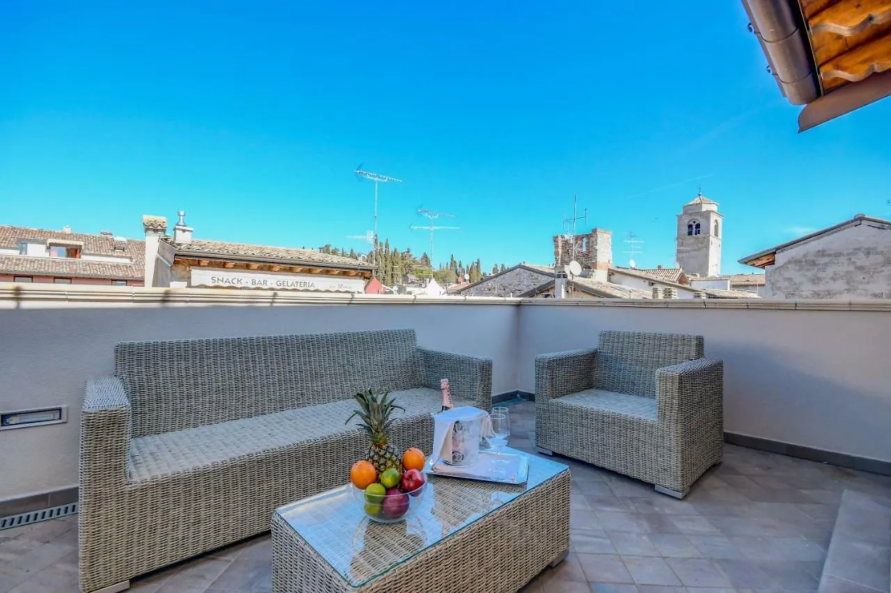 Luxury Suite Сирмионе 3*,  Италия