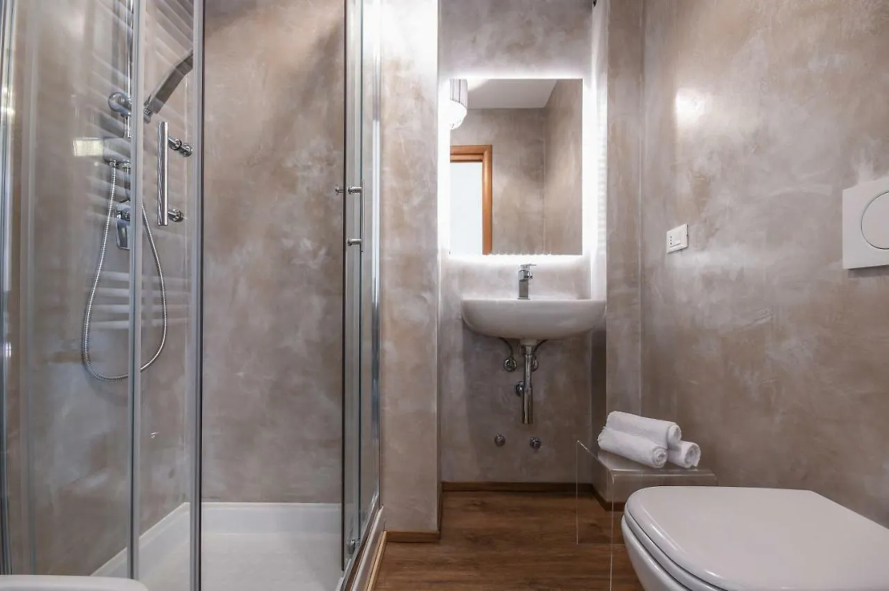 Luxury Suite Сирмионе 3*,  Италия