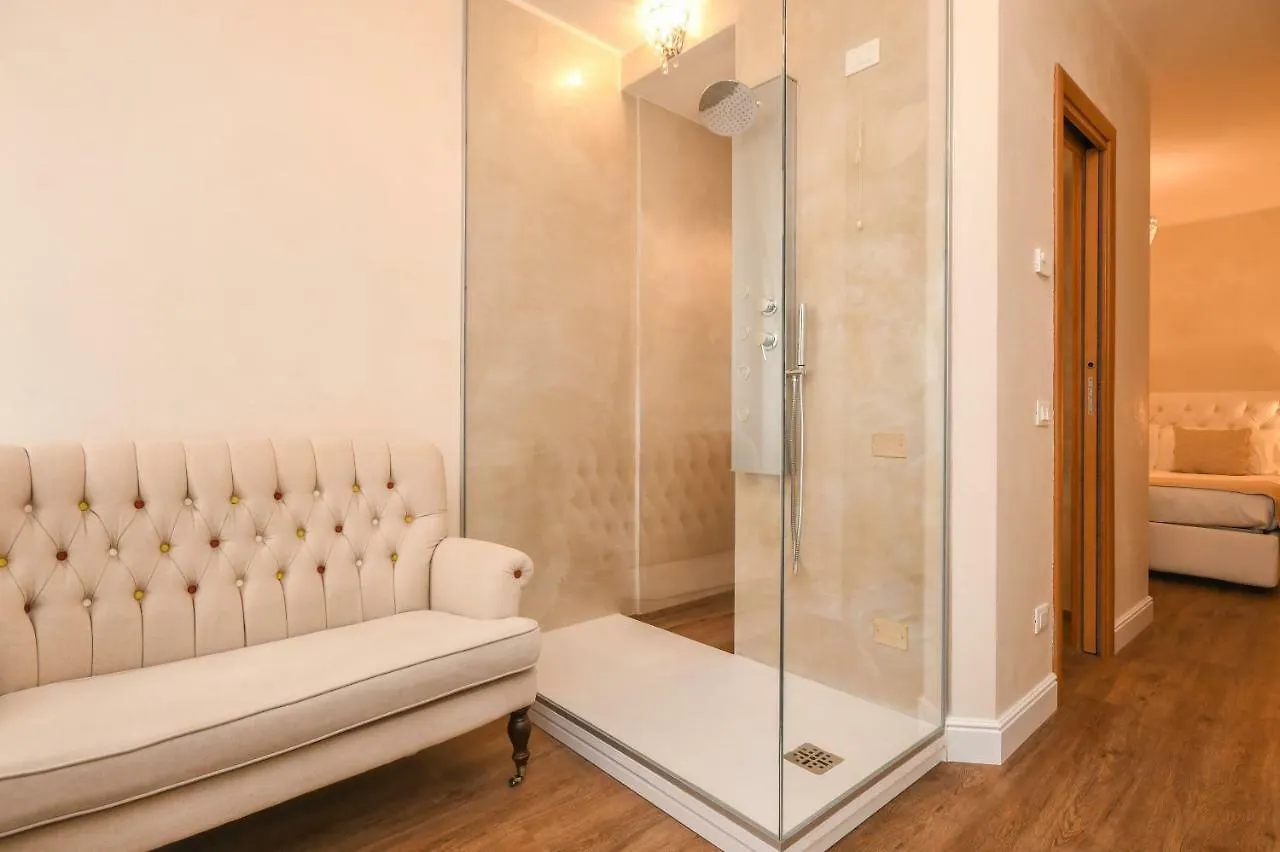 Luxury Suite Сирмионе 3*,