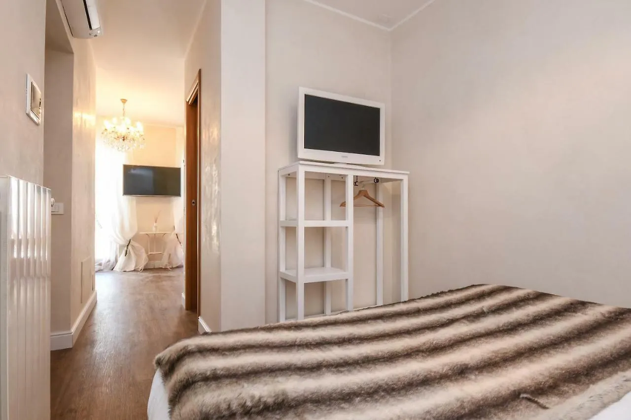 Luxury Suite Сирмионе 3*,  Италия