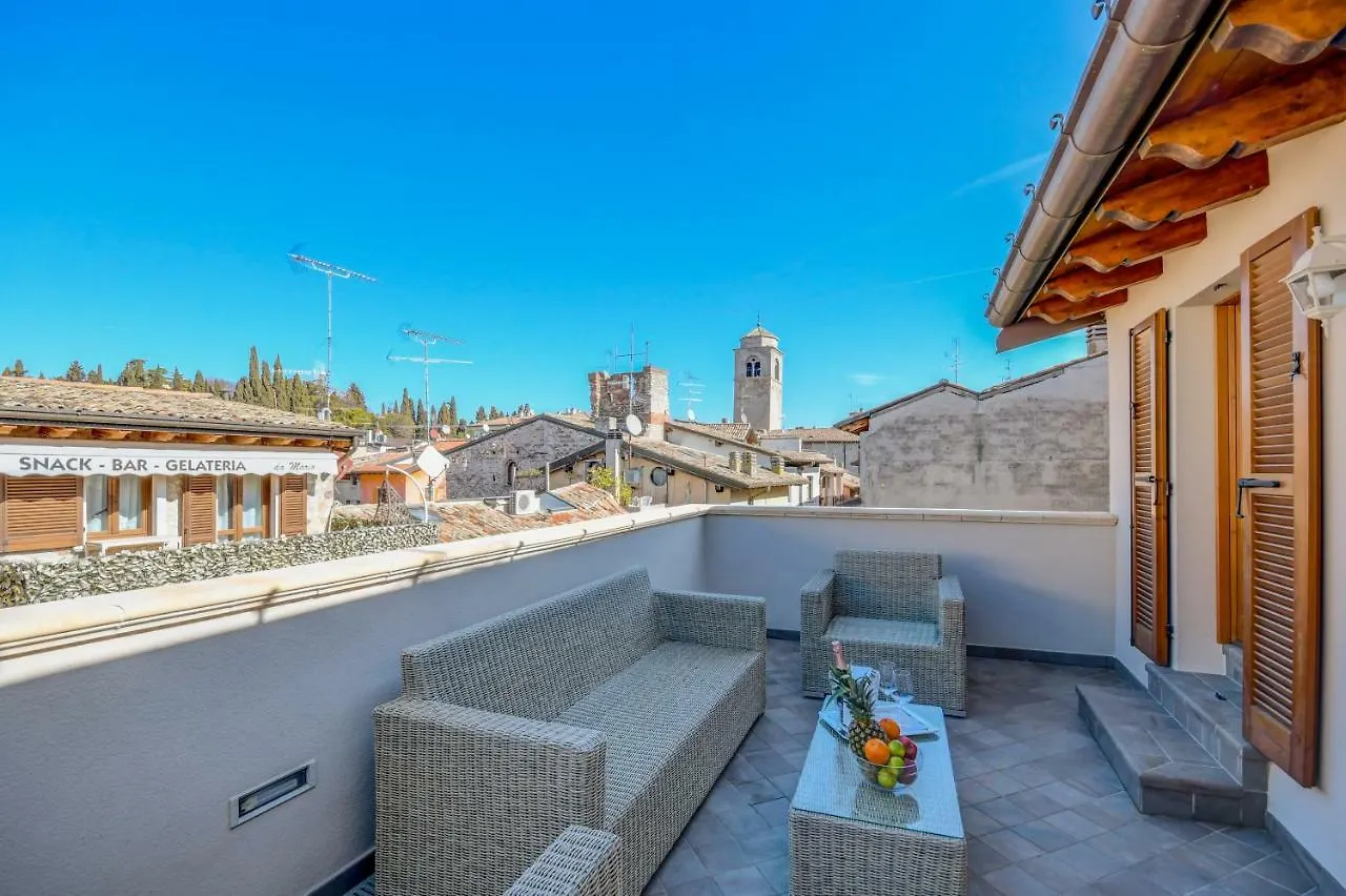 Luxury Suite Сирмионе 3*,  Италия