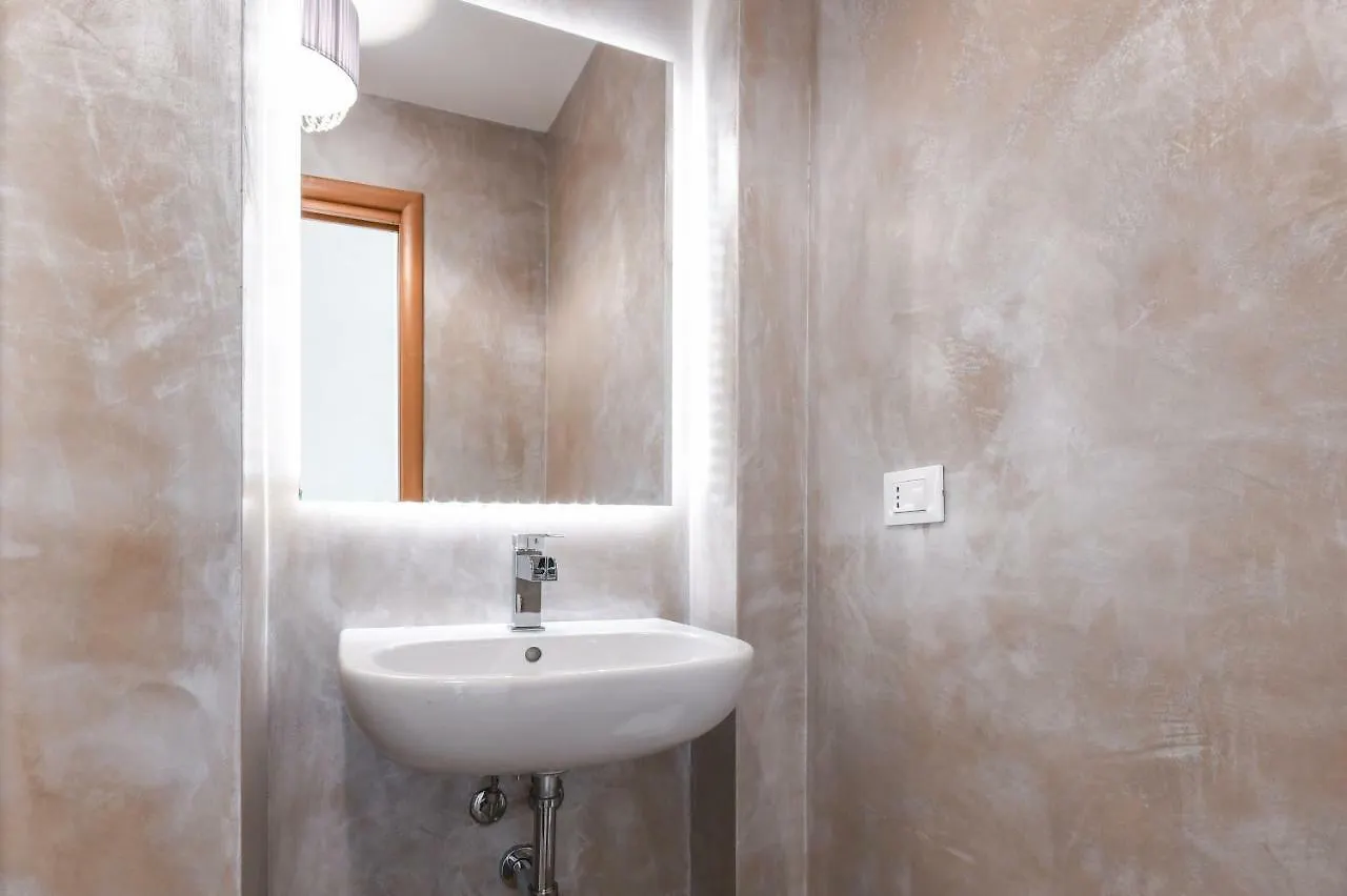 Гостевой дом Luxury Suite Сирмионе