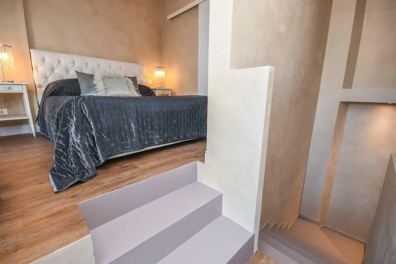 Гостевой дом Luxury Suite Сирмионе