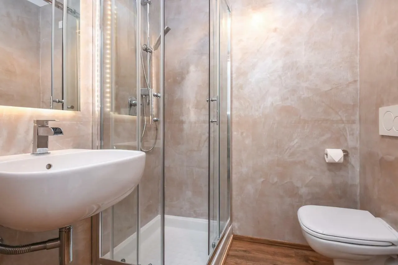 Luxury Suite Сирмионе 3*,  Италия