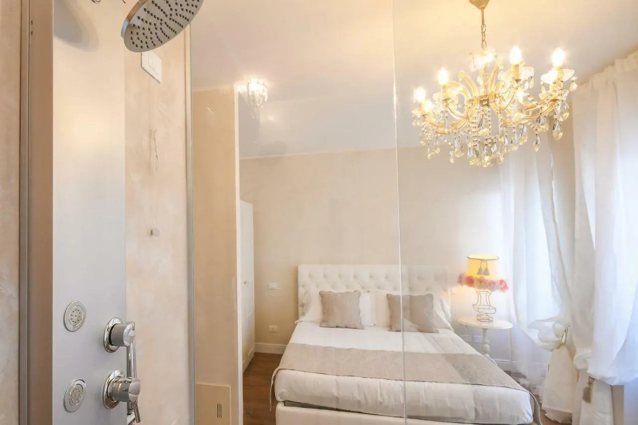 *** Konukevi Luxury Suite Sirmione İtalya