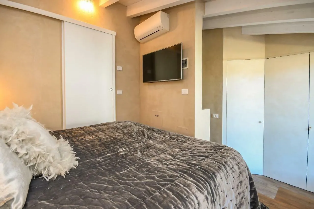 Luxury Suite Sirmione 3*,