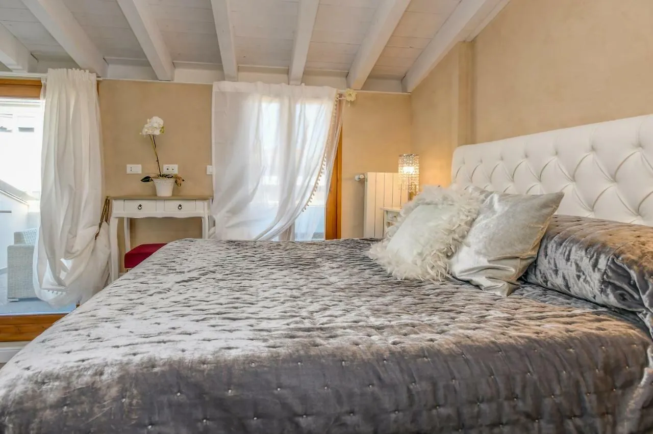Luxury Suite Sirmione Guest house